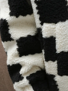 Dropshipping Chaqueta de lana a cuadros acogedora para hombre-Abrigo de invierno cálido con forro polar grueso, diseño a cuadros en blanco y negro - Product Image 3