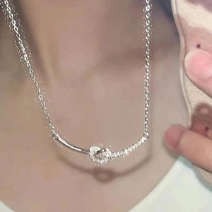 Heart Knot Clavicle Chain Necklace For Women Elegant U-Shaped Geometric Design Bezel Setting Everyday Wear Fine Chain Jewelry - Product Image 3