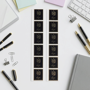 Etiquetas de Vinilo Mate Negro Premium con Impresión Dorada, Adhesivos Personalizados para Uso en Exhibiciones de Marcas de Lujo - Product Image 5