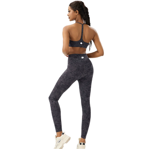Atmungsaktives Yoga-Activewear-Set für Damen mit elastischem Bund – Top mit Cut-Out-Rücken + schnelltrocknende Sportbekleidung mit Logo vorne - Product Image 1