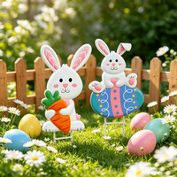 Poteau décoratif de jardin en métal « Lapin joyeux avec carotte et œuf » pour décoration extérieure de pelouse printanière