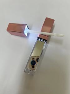 lip gloss with led lights - Product Image 3