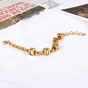 Style <span class=keywords><strong>japonais</strong></span> et coréen, en acier titane, <span class=keywords><strong>bloc</strong></span> géométrique porte-bonheur avec alphabet anglais, unisexe, design personnalisé pour anniversaire, rétro et tendance - Product Image 4