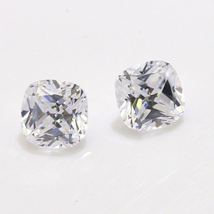 Piedras de Circonia Cúbica Sueltas con Corte Ovalado de 6x8 mm para la Elaboración de Joyas - Product Image 1