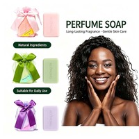 Sabun Mandi Buatan Tangan Beraroma Mawar Aroma Tahan Lama Melembapkan dengan Lembut untuk Kulit Normal Kantong Hadiah Organza dengan Pita untuk Tangan dan Tubuh