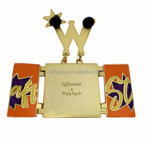 Pines de insignia abiertos personalizados disponibles para cada ocasión Diseños personalizados de alta calidad, precios asequibles y envío rápido - Product Image 1