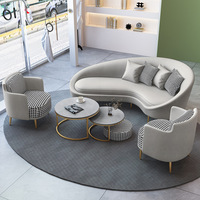 Ensemble de fauteuils en velours créatifs, artistiques, modernes et minimalistes, designs incurvés sur mesure pour salon de beauté, hall d'hôtel, magasin