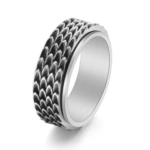 แหวนแต่งงานสแตนเลสสตีลชุบทองสีเงิน ดีไซน์คลาสสิกสำหรับทุกเพศ - Product Image 3