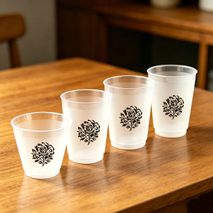 Verre à shot classique givré en plastique PP de 9 oz avec logo personnalisé, idéal pour le <span class=keywords><strong>whisky</strong></span>, les bars, les fêtes, les mariages et les enterrements de vie de jeune fille - Product Image 1
