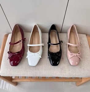 Chaussures Mary Jane pour femmes de marque de créateur, à bout carré, avec nœud à un bouton – confortables pour un usage quotidien et polyvalentes - Product Image 6