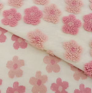 批发提花针织夏尔巴3D花卉泰迪布柔软毛绒面料，适用于婴儿毛毯、家居装饰和女童服装 - Product Image 1