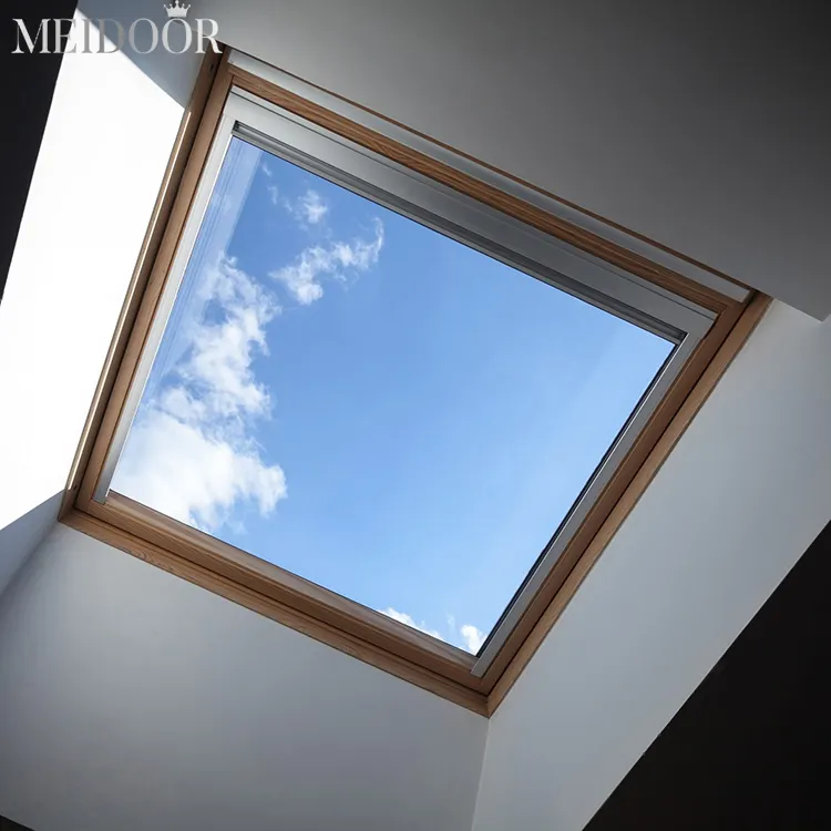 نافذة سقف آلية واقية من الشمس تعمل بالكهرباء لغرف أشعة الشمس مصنوعة من الألومنيوم والشرفة من الزجاج المقسى الشفاف