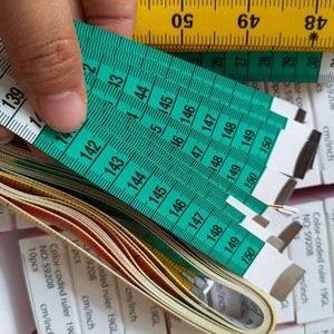 เทปวัดแบบนิ่ม PVC คุณภาพเยอรมัน 60 นิ้ว แบบสองสเกล สำหรับงานเย็บผ้าและงานควิลท์ - Product Image 2