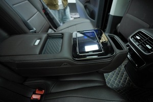 Reposabrazos Ejecutivo de Cuero Gelvshi - Mejora para Interiores de Autos de Lujo Comerciales - Product Image 2