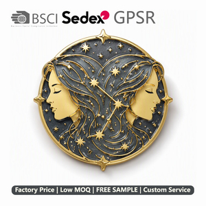 Spilla Distintivo Personalizzata Zodiacale Gemelli in Smalto Duro, Placcata Oro, MOQ 50 Pezzi, per Regalo Astrologico - Product Image 1