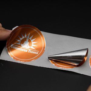 Etiquetas Adhesivas de Vinilo Brillante Plateado con Logotipo Redondo Pequeño Personalizado, Impresión a Color, Hojas de Etiquetas Adhesivas Resistentes al Agua - Product Image 3