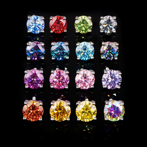 Boucles d'oreilles clous classiques en moissanite colorée taille brillant, plaqué rhodium argent 925 certifié GRA, 5mm/6.5mm, vente en gros - Product Image 1