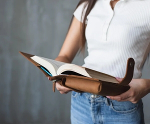 Handmade <span class=keywords><strong>Leather</strong></span> Bible Bag para As Mulheres Special Purpose Case com Alça Presente Cristão Personalizado - Product Image 1