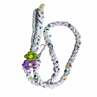 Laisse pour chien tressée multicolore avec décoration florale au crochet, résistante à l'usure, pour chiens de petite, moyenne et grande taille