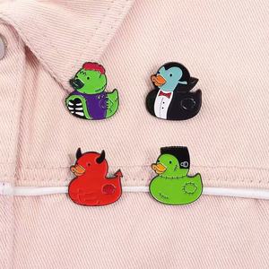 Preço de Atacado de Fábrica: Conjunto de Broches e Pins de Lapela de Metal com Esmalte, Gravados e Esculpidos, Tema Animais de Desenho Animado (Pato Doutor Fofo) - Product Image 3