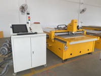 Máquina de Corte de Paneles de Ductos Industriales Ventech, Sierra de Corte CNC para Ductos de Espuma Fenólica Preaislada de PU PIR para Sistemas HVAC