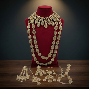 Conjunto de Joyería Nupcial India Real – Gargantilla Chapada en Oro con Circonitas y Colección de Brazaletes Largos - Product Image 2