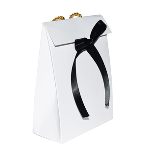 Fournisseur de Yiwu prêt à expédier des boîtes d'emballage en <span class=keywords><strong>carton</strong></span> blanc bon marché <span class=keywords><strong>pour</strong></span> cadres <span class=keywords><strong>photo</strong></span>, vente en gros de boîtes cadeaux pliables <span class=keywords><strong>pour</strong></span> l'emballage de parfums - Product Image 2