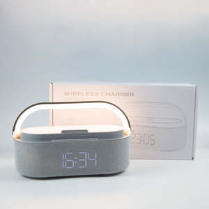 راديو FM أنيق محمول 6 في 1 مع ساعة منبه وشاحن لاسلكي وحامل هاتف - مصباح أنيق ومكبر صوت متعدد الميزات الأكثر مبيعًا - Product Image 1