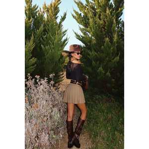 Mini-jupe Sinatra beige à double ceinture en tissu tricoté de laine d'été avec imprimé brodé, taille empire et taille naturelle, logo sur la ceinture - Product Image 1