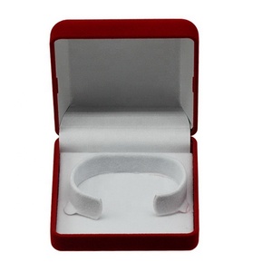 Caja de Regalo de Terciopelo Rojo Más Vendida, Caja para Brazaletes con Acabado Flocado - Product Image 5