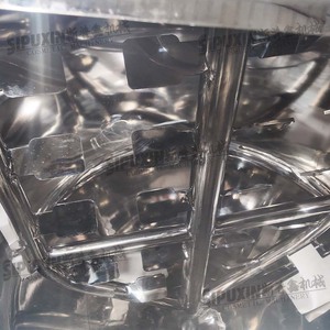Cuve de mélange industrielle à fond conique en acier inoxydable 316 de 300 L avec agitateur à moteur AC pour cosmétiques, produits chimiques et alimentaires - Product Image 4
