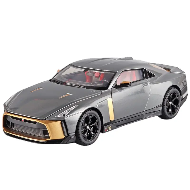 Nissan-Coche de juguete GTR50 de simulación con luz de sonido y aerosol para niños, modelo de coche de aleación con adornos, 1:18