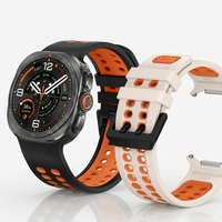 Bracelet de montre sport en silicone souple à double couleur avec design perforé respirant pour Galaxy Watch Ultra 2