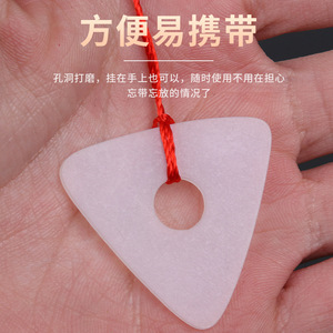 Púa de nailon profesional y duradera para instrumentos de cuerda, acabado mate con orificio para facilitar su transporte - Product Image 1
