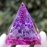Kristallkies-Pyramide Verschiedene Edelsteine Vielfältige Muster Würfel Dreieckige Kristall-Glückspyramide Dekoration