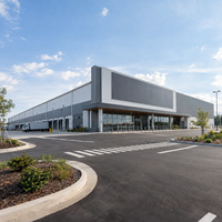 Entrepôt à structure métallique lourde, atelier métallique isolé thermiquement, centre logistique industriel résistant aux intempéries