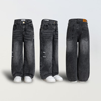 Jean décontracté pour enfant en denim noir brodé, coupe large, taille mi-haute, délavage enzymatique, avec boutons et fermeture éclair