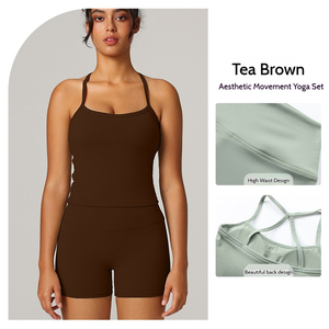 Ensemble de yoga et sport 2 pièces : Soutien-gorge de sport respirant avec logo frontal et short – Idéal pour la course et le fitness - Product Image 1