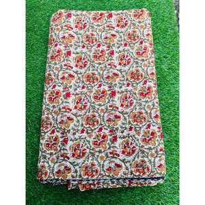 ผ้าห่มคันธาผ้าฝ้ายเน้นความสบาย พร้อมลวดลายพิมพ์ที่ออกแบบอย่างพิถีพิถัน และสัมผัสการเย็บที่เรียบเนียน ช่วยให้การพักผ่อนในทุกวันเป็นไปอย่างผ่อนคลาย - Product Image 5