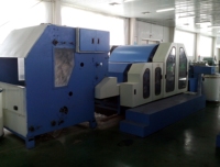 Machine à carder les fibres animales en cachemire pour la filature de fils.