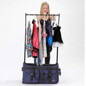 Muestra gratuita de bolsa de viaje ligera, resistente al desgaste, con perchero y bolsa de baile con ruedas. - Product Image 2