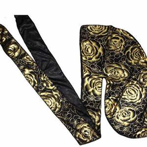 Venta al por mayor Hip Hop Silky Durag Cap Rose Flower Printed Gold Stamping Silk Long Tail Bandanas Turbante Outdoor Transpirable - Product Image 2