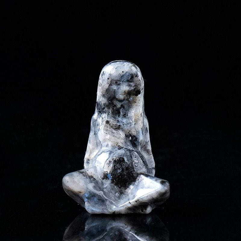 ลาร์วิกไคต์สีดำ