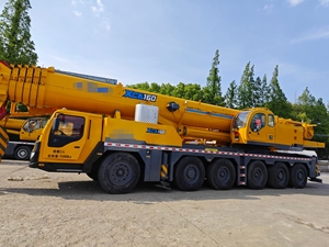 Grúa móvil hidráulica XCT160 de 160T y 5 ejes para instalación de turbinas eólicas y trabajos de construcción de puentes a gran escala en venta - Product Image 5
