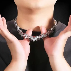 สร้อยคอฮิปฮอปเงินแท้ 925 ลายตาปีศาจประดับเพชรโมอิสซาไนต์สีแดง VVS จากซัพพลายเออร์อินเดีย เหมาะสำหรับเป็นของขวัญ มีจำหน่ายแล้ว - Product Image 3