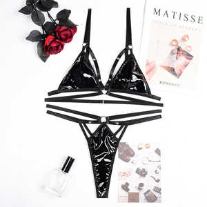 Ensemble de lingerie sexy en cuir à découpes pour femme, soutien-gorge et culotte en PU avec chaîne, vente chaude - Product Image 3