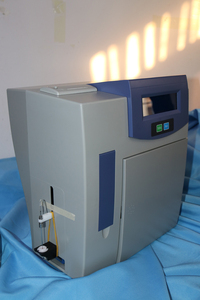 Instrumento analítico clínico do veterinário Analisador automático dos eletrólitos Dispositivo médico Analisador do eletrólito do gás sanguíneo do laboratório