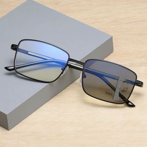 Gafas de Lectura Progresivas Multifocales con Zoom Automático para Hombre 2025, Anti Luz Azul, con Cambio de Color - Product Image 1