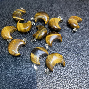 Collier en cristal de lune et d'étoile naturel de 2 cm à prix plus bas, mini pendentif en cristal de lune pour cadeau - Product Image 3