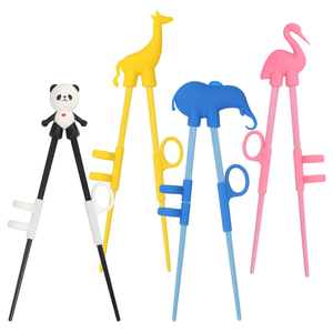 Baguettes de formation en silicone sans BPA pour enfants débutants ensemble de voyage réutilisable avec aide à la conception d'animaux de dessin animé attaché - Product Image 1